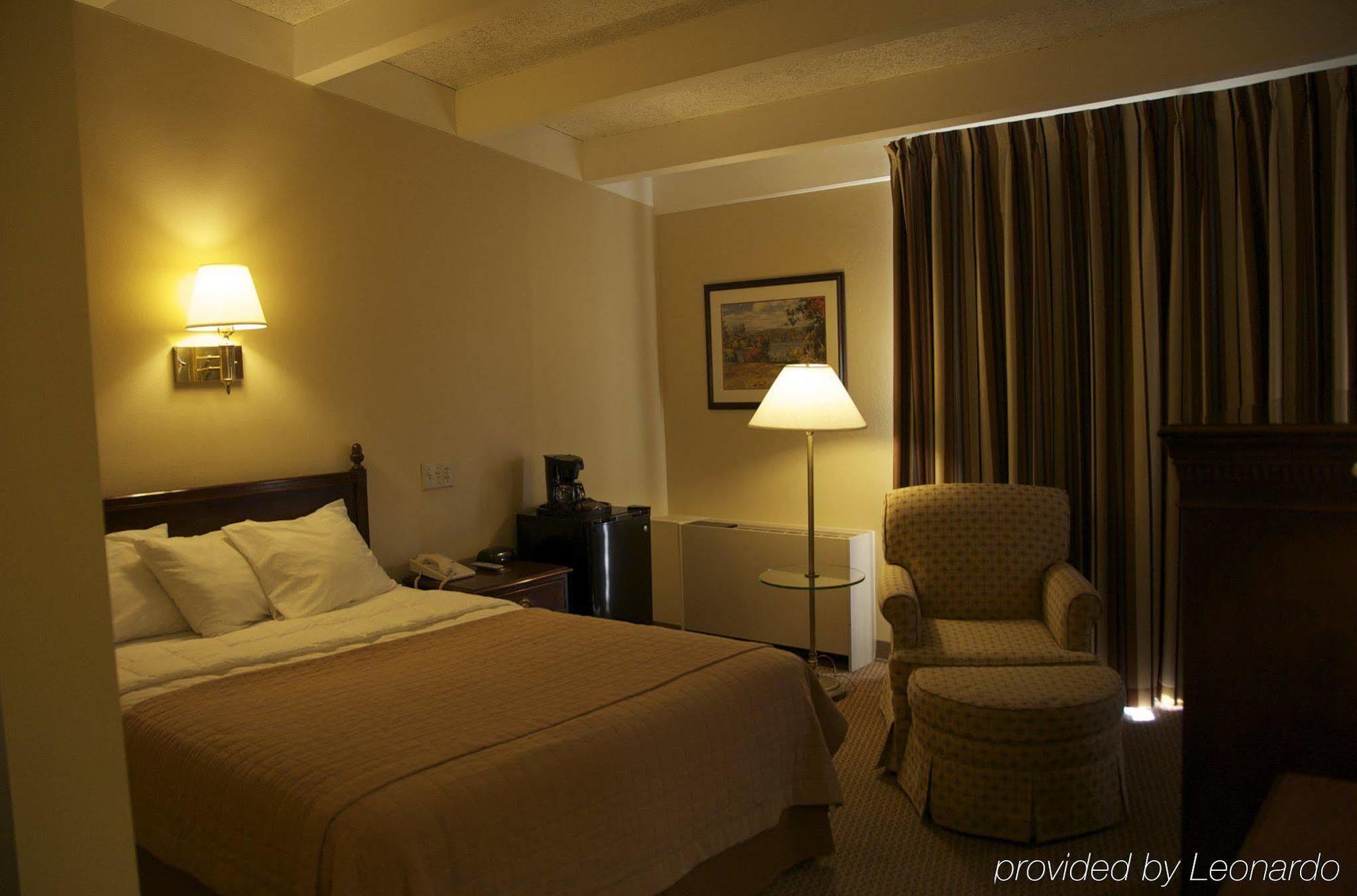 Americas Best Value Inn - Campus View Eau Claire Room photo